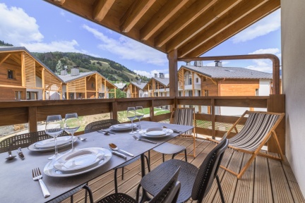 4P10-12 2CABINES STANDARD MEGEVE 6888-leclat-des-veriaz-t42c-©andrewclifforth