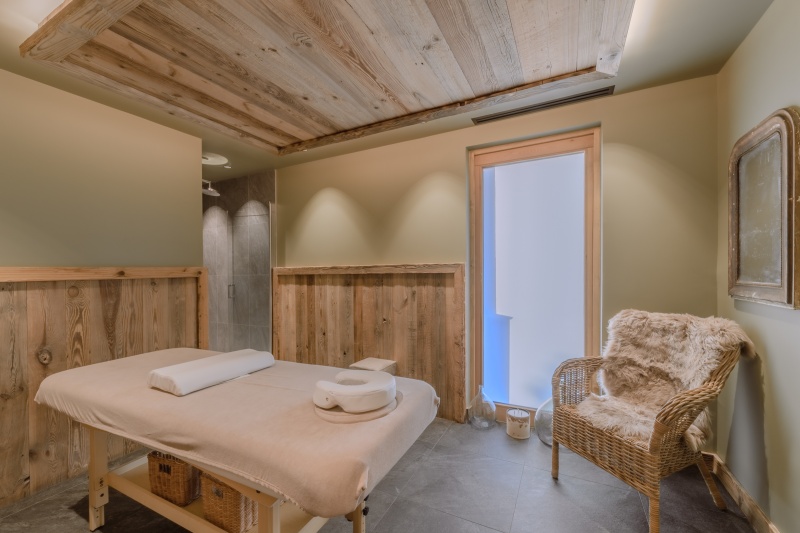 MASSAGE 20241205--leclat-des-veriaz-salle-de-massage-©andrew-clifforth-5