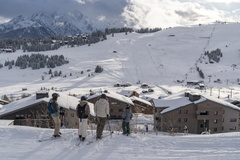 SCENE DEVANT ETABLISSEMENT 2025 MMV Les Saisies Infrastructures 023©interaview avr2030