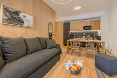 2P4-6 CABINE  A11 TERRESENS ETOILE-DE-LA-VANOISE-DNZ 1514-champagny-©AndrewClifforth