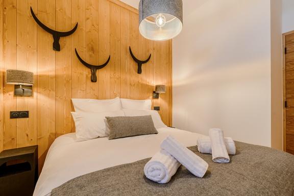 2P4-6 CABINE  A11 TERRESENS ETOILE-DE-LA-VANOISE-DNZ 1554-champagny-©AndrewClifforth